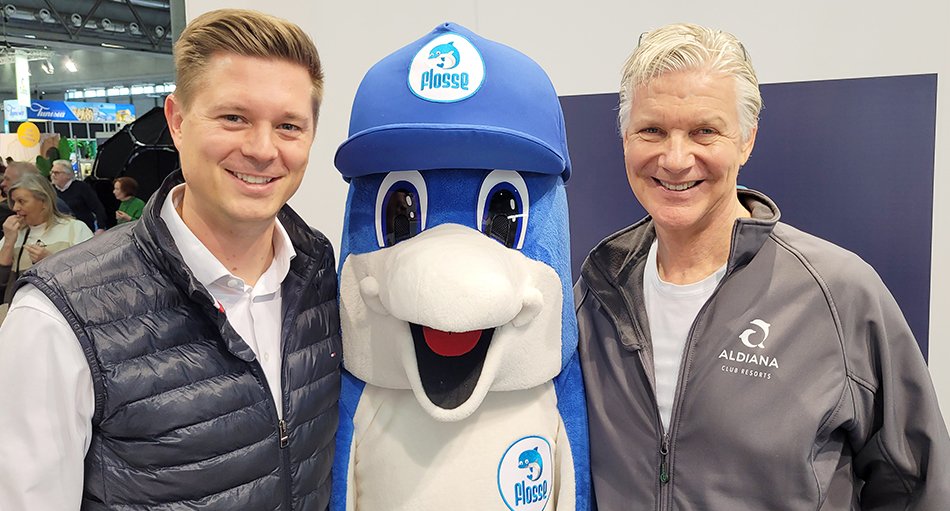 Andreas Weber (l.) und Uwe Schmidt mit Aldiana-Maskottchen Flosse