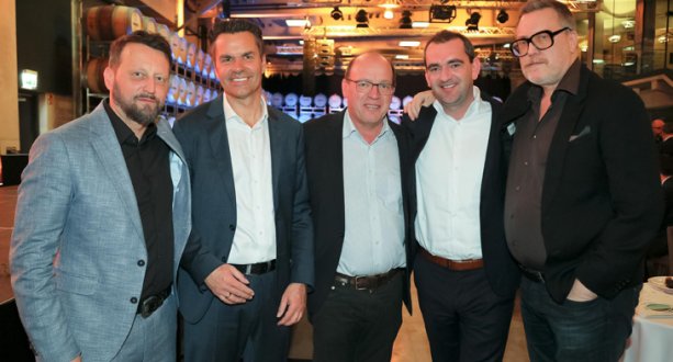 Kurt Kaiser (CMO Burgenland Tourismus), Didi Tunkel (GF Burgenland Tourismus), Andreas Liegenfeld (Präsident des Bgld. Weinbauverbandes), Herbert Oschep (Weintourismus Burgenland Obmann) und Burgenland-Weinbotschafter Nicholas Ofczarek