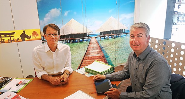 Sehr an der DERTOUR à la carte Abteilung interessiert: Ruefa Reiseberater Hansjörg Kathan-Pöll (l.)