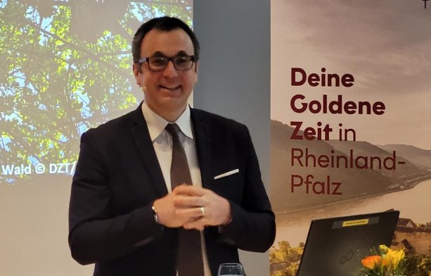 Laszlo Dernovics, Leiter der DZT Auslandsvertretung Österreich und Slowakei sowie Regional Manager Südosteuropa, Ende März 2022 beim Medienbrunch im 5-Sterne Hotel Andaz Vienna Am Belvedere