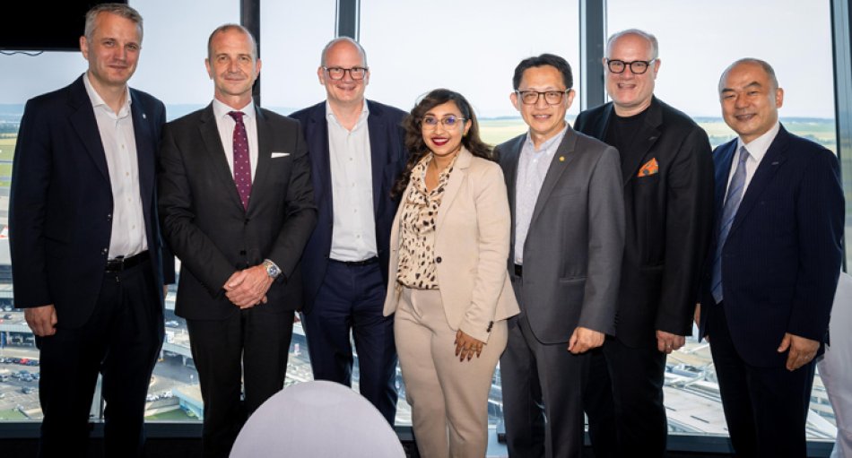 V.l.: Alastair Hay Campbell / Singapore Airlines, Christian Steyer / Austrian Airline, Julian Jäger / Vorstand Flughafen Wien AG, Saba G. Kassaye / Ethiopian Airlines, Edward Ho / EVA Air, Alexander Schnecke / Austrian Airlines, Katsuhiro Suzuki / ANA