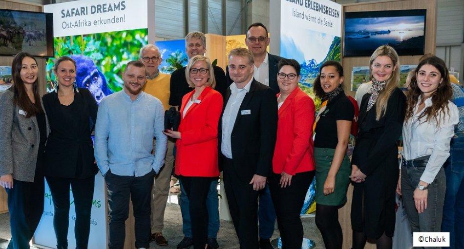 Kick-Off für das Österreich-Büro von OWC war die Ferien-Messe Wien, wo unter dem Titel „Individuelle Erlebnisreisen weltweit“ ein eigener Ausstellungsstand mit sechs Partnern aus aller Welt errichtet wurde. Neben „Safari Dreams“ (Spezialist für Reisen nach Ost Afrika, Sitz in Uganda) waren dies lateinamerika.reisen, ISLAND Erlebnisreisen, „Urlaub & Natur“ (außergewöhnliche Erlebnisreisen, vom Esel-Ritt durch die Cevennen, also Südfrankreichs Berge, bis zur Fahrrad-Tour entlang der Niagara-Fälle), Nordland Tours und „Baltikum erleben“. Nicole Glöckl: „Alle Partner sind nachhaltig unterwegs.“ 