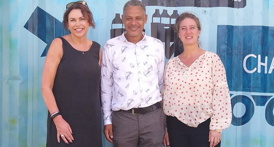 V.l.: Helen Caron, Suleiman Ali Mohammed und Anneloes Roelandschap