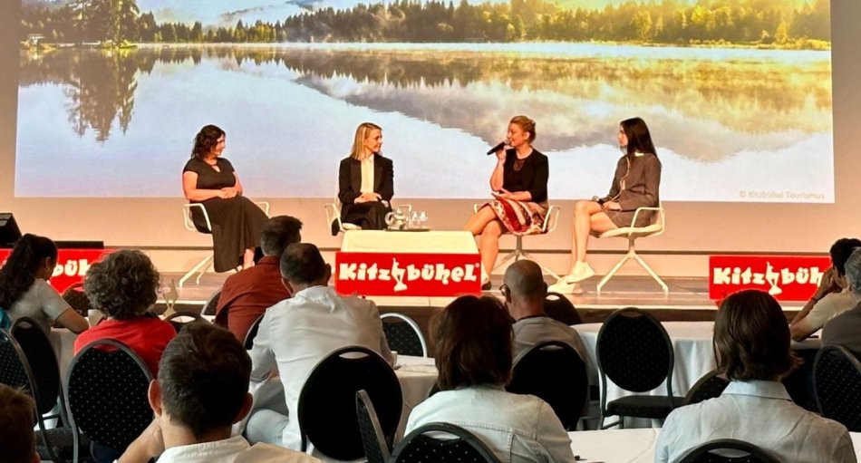 Ihren ersten AdventureELEVATE Europe Summit organisierte Ende Mai 2024 die ATTA (Adventure Travel Trade Association). Rund 250 Vertreter:innen von Outbound-Reiseveranstaltern, Reiseberater:innen und Medien nahmen daran teil. Als Gastgeber fungierte in Kooperation mit der Tirol Werbung der Kitzbühel Tourismus. 