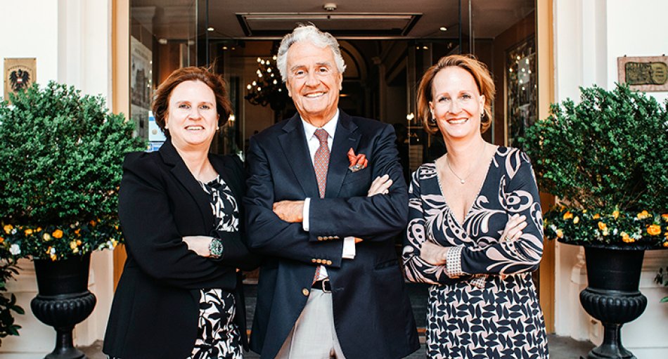 Leiten die Geschicke des traditionellen Familienbetriebs (v.l.): Eva, Peter und Vera Kremslehner