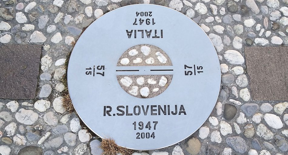 Mittelpunkt des Mosaiks des neuen Europas am Europaplatz zwischen Nova Gorica und Gorizia