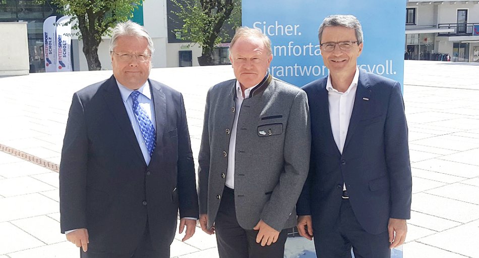 Franz Hörl / Obmann des Fachverbandes der Seilbahnen in der WKÖ, Erich Egger / Vorstand der Schittenhöhebahn AG und Erik Wolf / Geschäftsführer des Fachverbandes der Seilbahnen
