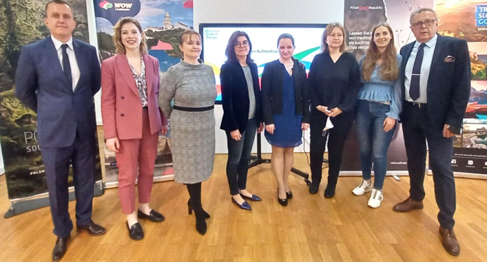V.l.: Marcin Płachno, Klara Wirth, Dagmar Gubová, Andrea Kleine, Kamila Karafátová, Mária Schwarczová, Sabina Kospo und Włodzimierz Szeląg