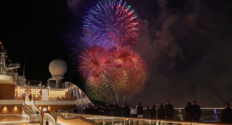 Ein Feuerwerk über dem Hafen von Valletta bildete den Schlusspunkt der Taufe.