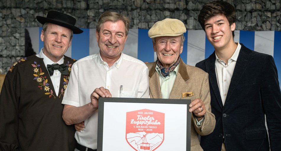 Tiroler Zugspitzbahn Geschäftsführer Franz Dengg (2.v.l.) zusammen mit drei Generationen der Familie Stern Tiroler Zugspitzbahn Geschäftsführer Franz Dengg (2.v.l.) zusammen mit drei Generationen der Familie Stern